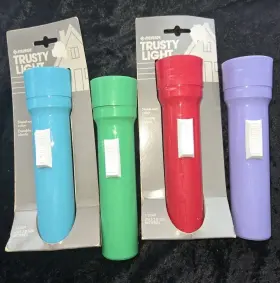 Eveready 3251bp Vintage New Old Stock Lot Of 4 Trusty Light Colored Flashlights Usa