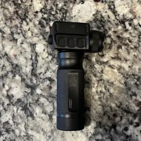Lumen Mnt-el228gpq-a Leapers Utg 400 Grip Light With Qd Mounting Base Color