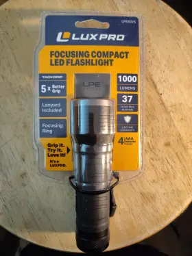 1000lumes Lux.pro Lp630v5 Focusing Compact Led Flashlight With Battery Included