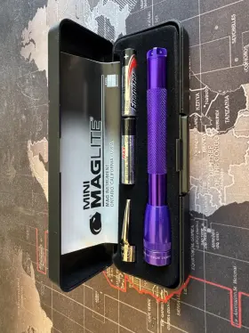 103-000-871 Mag-lite Mini Maglite Purple Flashlight With Gift Presentation Box