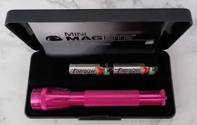Mag-lite 113-000-083 Mini Maglite 2 Aa Pink Nbcf Classic Flashlight Gift Presentation Box And Batteries