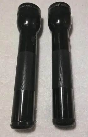 Dl20 Mag-lite 2pc Inch 2- C Batteries 10 Long Adjustable Beam Tested Work Great Dl20 Mag-lite 2pc Inch 2- C Batteries 10 Long Adjustable Beam Tested Work Great