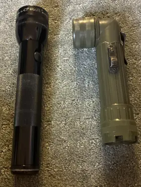Mag-lite & Dt-109/s Dt-109 Vintage Flashlights Lot Of 2 Maglite / Dt-109/s Angle Flashlight With Filters