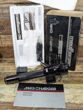 Mag-lite R1019 Vintage 1988 Maglite Magcharger Model Rechargeable Flashlight No Battery