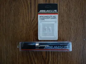Maglite M2a010 Black Mini 2aa Incandescent Flashlight Nip With Pack Of Extra Bulbs