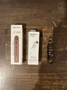 I3t-eos-shdwdune Olight I3t Eos Shadow Dune Camouflage 180 Lumens Slim Tail Switch Flashlight
