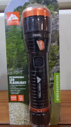 Ozark Trail Ot2500l Rechargeable Led Flashlight 2500 Lumens Aluminum Ipx4 Black