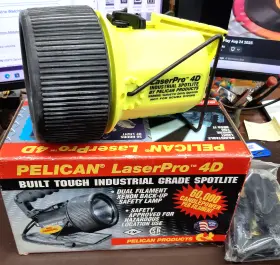 Pelican 019428060008 Vtg Yellow Laserpro 4d Hand Held Industrial Laser Spot Light Nos Bb34