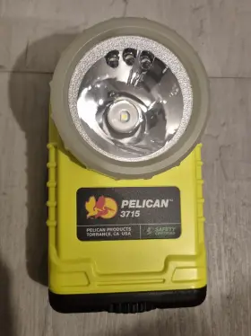 Pelican 3715 Right Angle Clip On Led Flashlight 233 Lumens