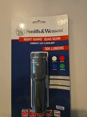 1117280 Smith & Wesson And Night Guard Quad Beam Flashlight New 1117280 Smith & Wesson And Night Guard Quad Beam Flashlight New