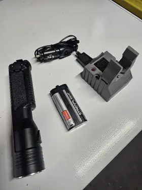 Streamlight 2020-78101 Stinger Rechargeable Flashlight 2000 Lumen With Charger